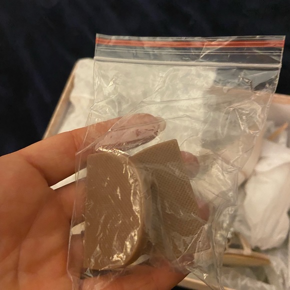 Badgley Mischka champagne bridal block heels - Picture 3 of 9